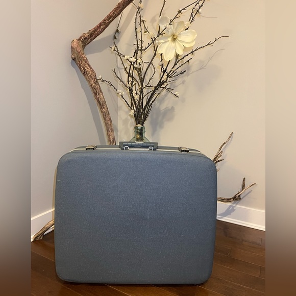 Blue hard cover vintage suitcase - Picture 2 of 2